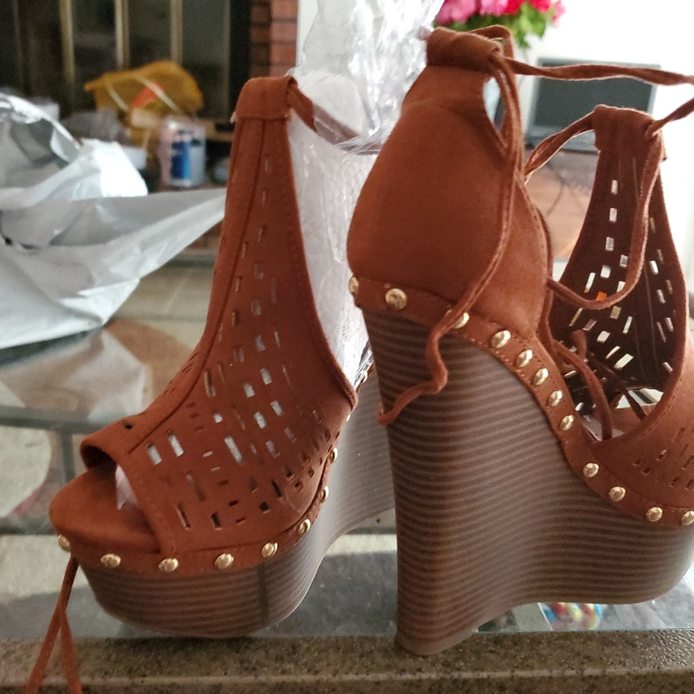 - New platform wedge sandal 7.5